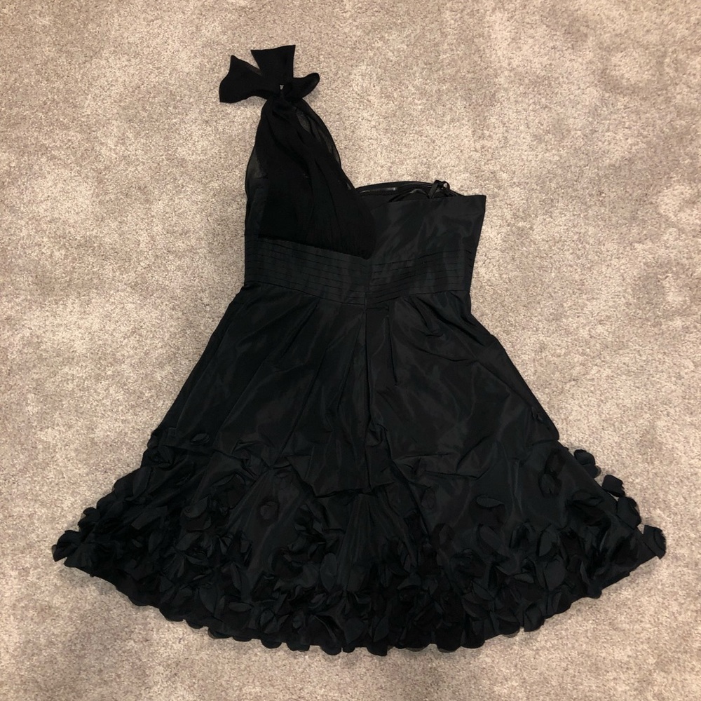 BCBG MAX AZRIA BLACK ONE-SHOULDER Black ROSETTE HEM COCKTAIL DRESS, SIZE 2